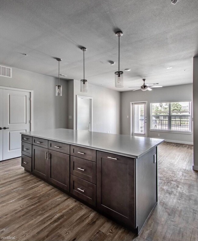 1 br, 1 bath Condo - 1706 W Pecan St /1Bath - 1 br, 1 bath Condo - 1706 W Pecan St /1Bath