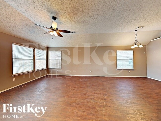 Photo - 516 Pineview Ln