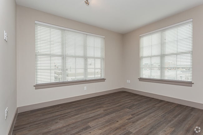 2 BR, 2 BA - 972 SF