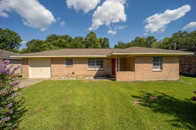 Photo - Move in Ready in 77705! 3 bed - 1.5 bath ready to be your new home.