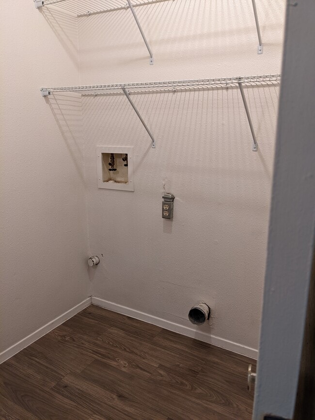 Full size w/d hookups - 3513 Tulane Drive Northeast Unit Apt 4