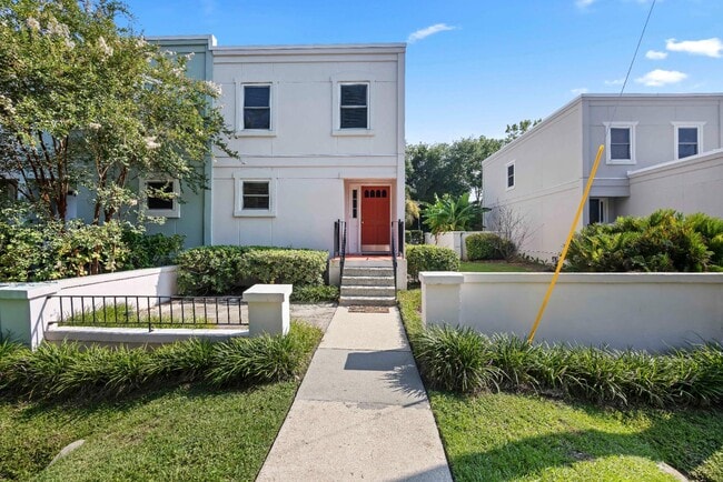 Building Photo - 850 Colony Dr
