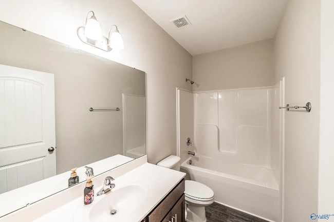 Photo - 147 Fernhill Dr NW