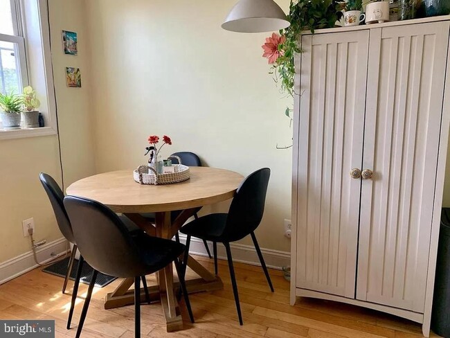 Photo - 1819 L St NE