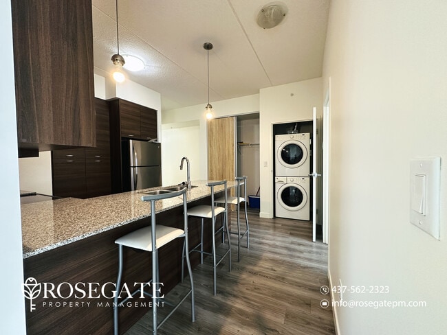 Building Photo - Furnished High-Floor Corner Unit 1310