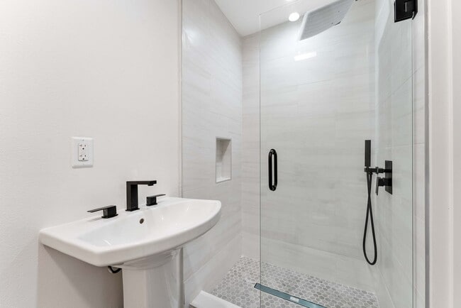 Photo - 4559 W 18th St