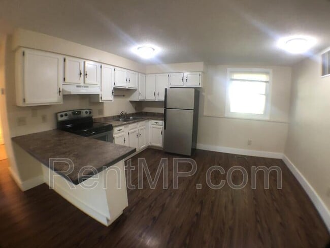 Photo - 303 S Oak St