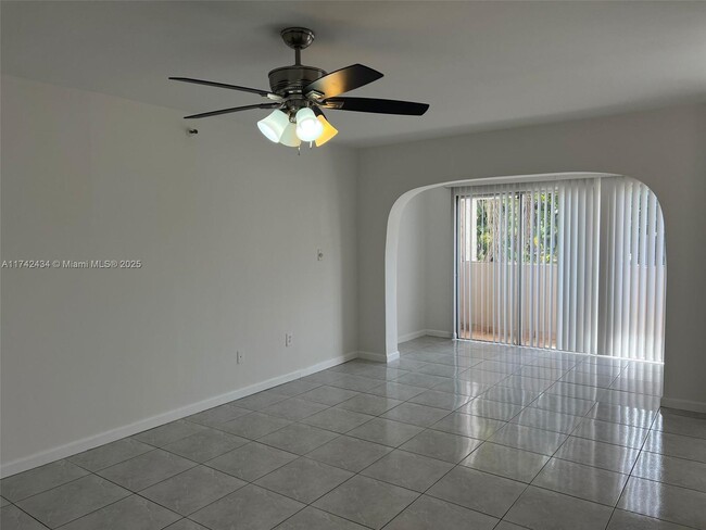 Photo - 10661 SW 108th Ave Unidad 2B Rental