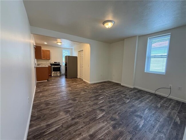 Photo - 571 Kendall Ave