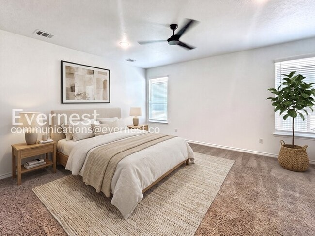 Photo - 2123 Hornbeam St