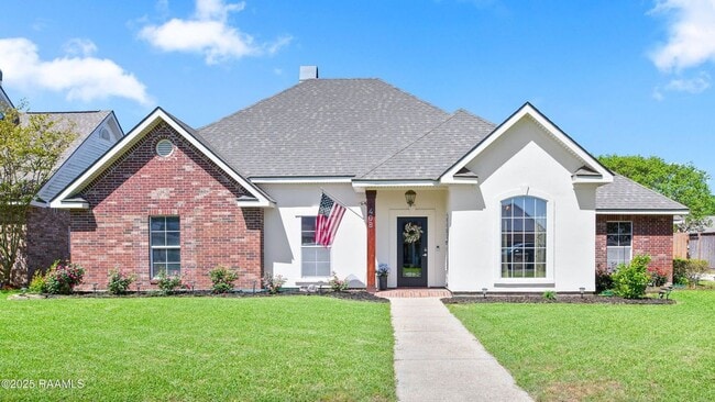 Beautifully updated 4-bedroom, 3-bath prop... - Beautifully updated 4-bedroom, 3-bath prop... House
