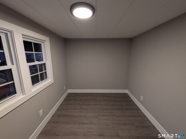 Photo - 183 N Main St