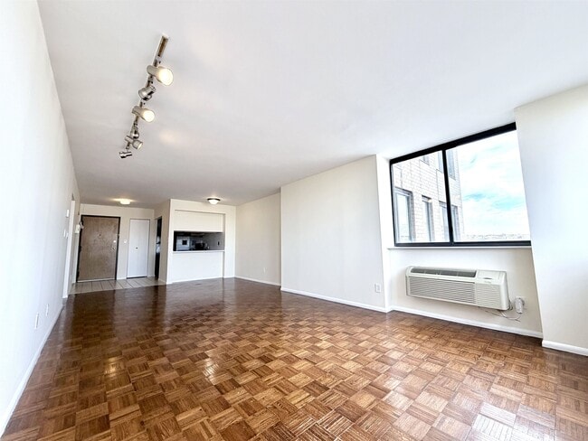 Building Photo - 300 Newark St. Unit 7K