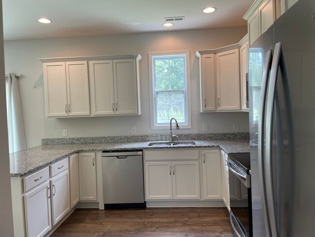 Photo - Like new home on cul-de-sac lot with 3 bed...