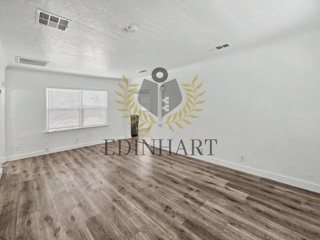 Photo - 3049 E McKinley Ave