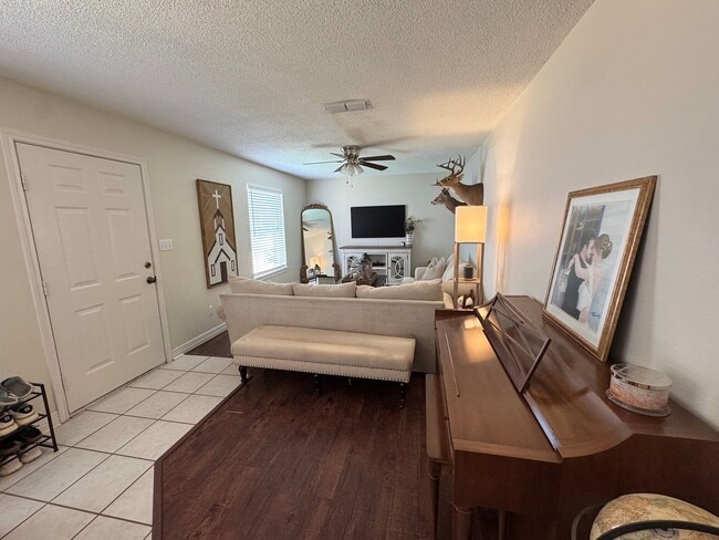 Photo - 208 Summerset Ct
