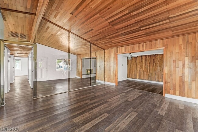 Photo - 1828 Hassett Ave