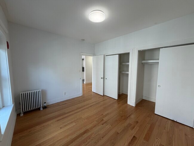 41 Strathmore Rd Unit 4