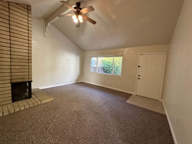 Photo - 312 N Riverside Dr