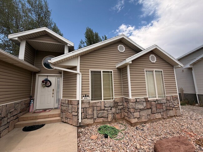 Photo - 434 W 1600 N