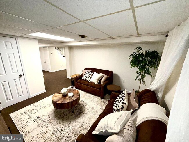 Photo - 6525 Kenova St