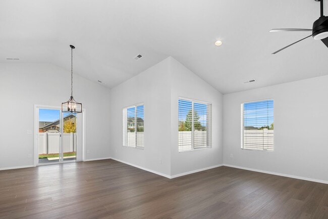 Photo - 682 W Snowy Owl St