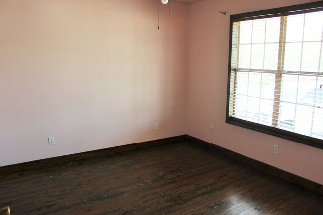 Photo - 1004 E Main St