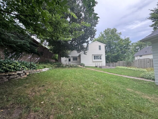 Photo - 517 6th Ave SW