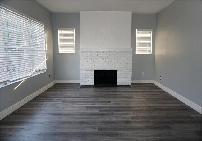 Photo - 327 SW 20th St Unit 2