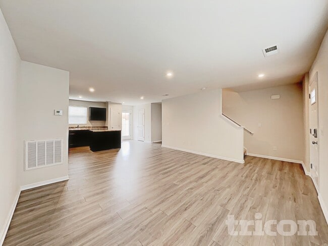 Photo - 467 Hobson Wy