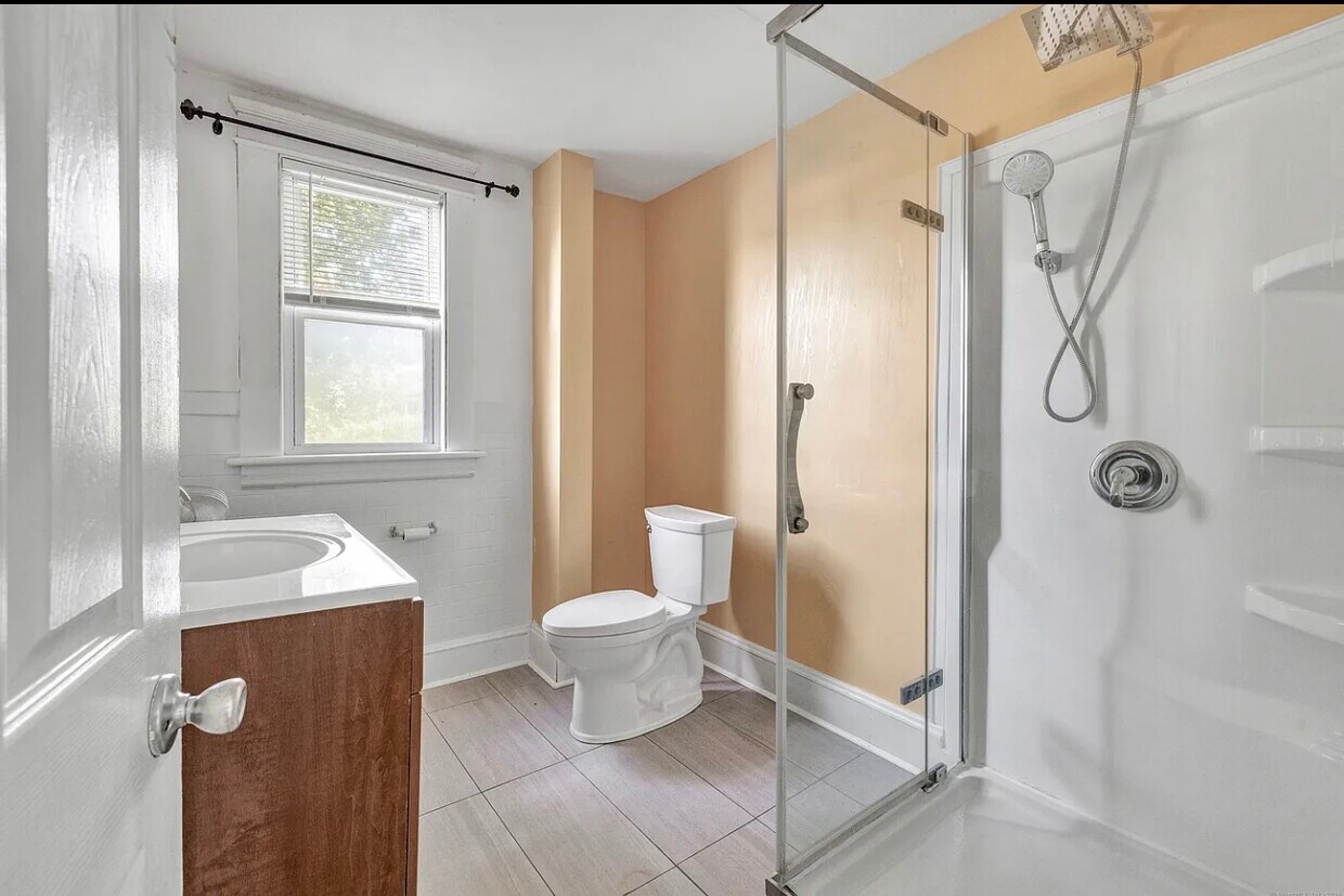 Bathroom - 64 Walnut St (Seymour, CT)