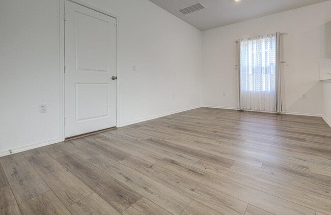 Photo - 2704 Shimsham Dr