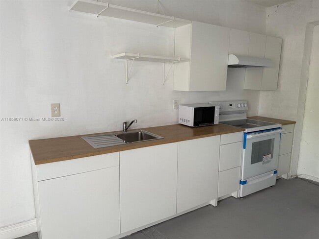 Building Photo - 140 St SW 92 Ave Unit 1 Rental
