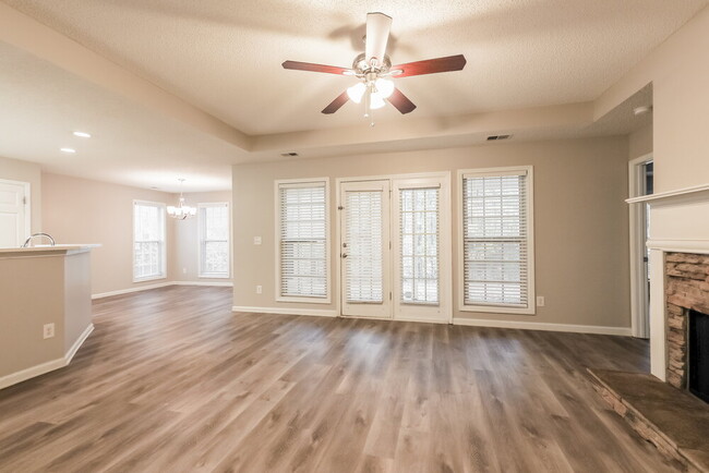 Photo - 173 Revolutionary Dr