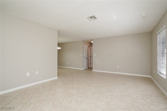 Photo - 1423 SE 18th St