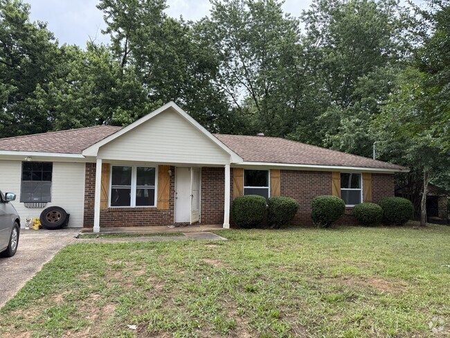 Building Photo - 121 Woodlawn Dr Rental