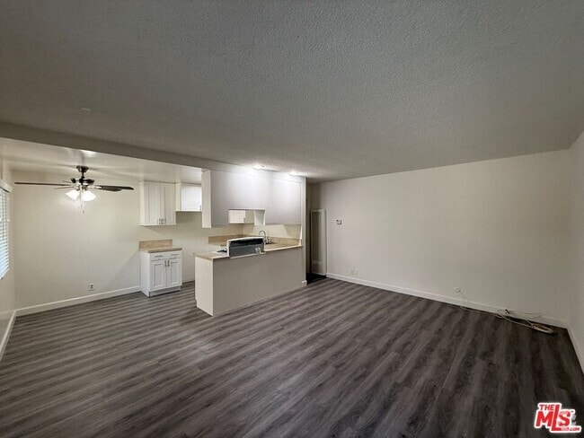 Building Photo - 13400 Cordary Ave Unit 28 Rental