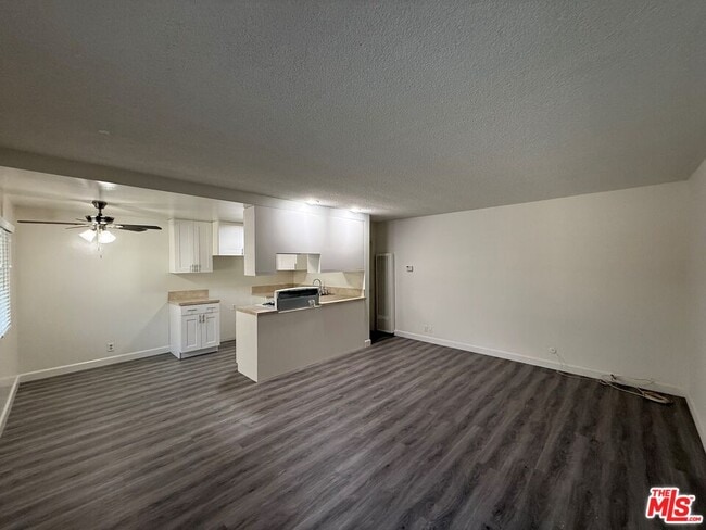 Building Photo - 13400 Cordary Ave Unit 28 Rental