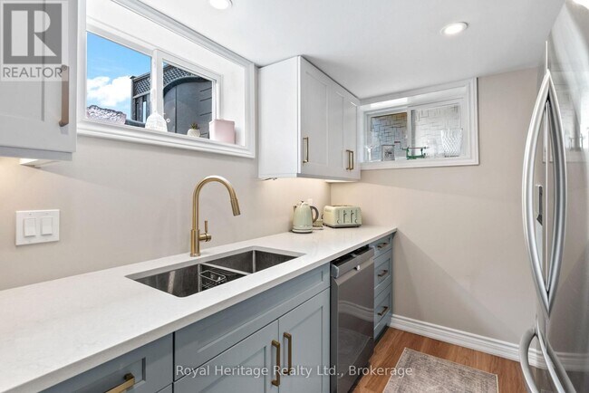 Photo - 19 Kawartha Dr