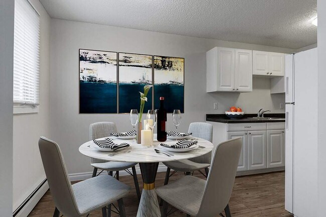 Photo - Erica Louise Manor