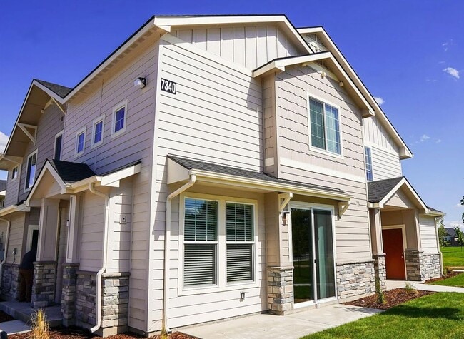 Building Photo - 7353 N Lucy Rose Ln Unit 103