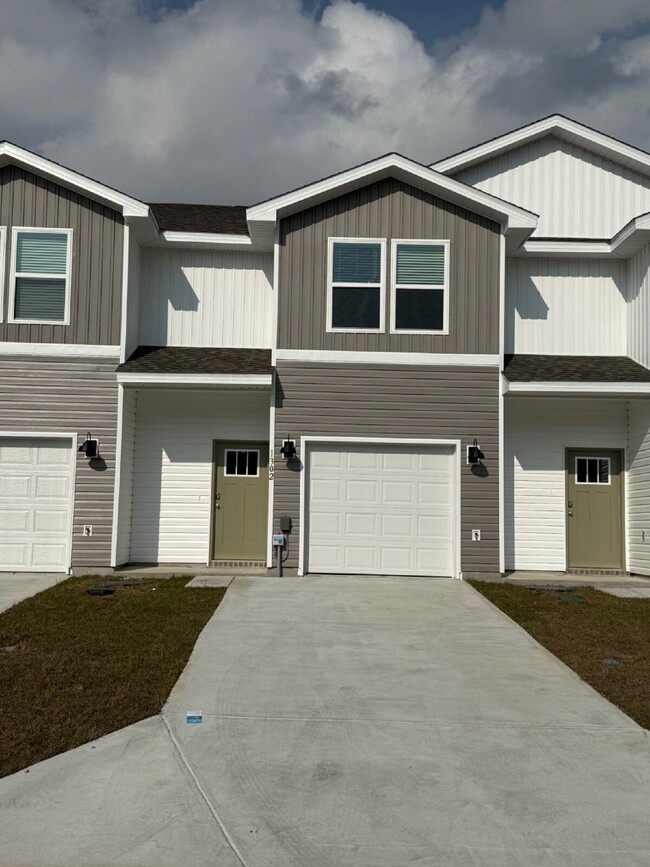 Building Photo - Modern 3BR Townhome for Rent Near NAS Pensacola – Updated & Move-In Ready
