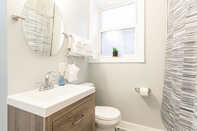 Photo - 1624 W Beach Ave Unit 1R