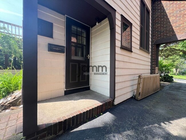 Photo - 2551 Charney Rd