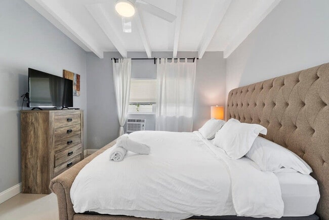 Photo - 2407 NE 33rd Ave Unit ID1023072P