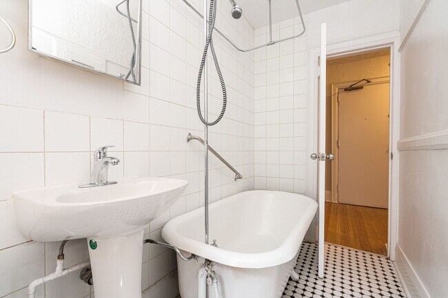 Photo - 100 Vaughan Rd Unit 18