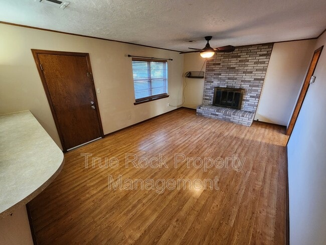 Photo - 329 S Morrison Dr