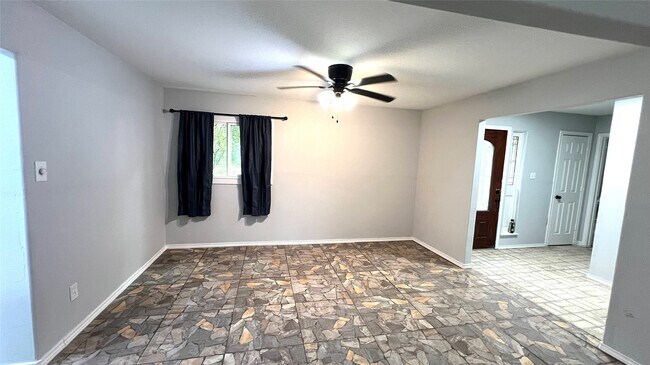 803 Glen Hollow Dr