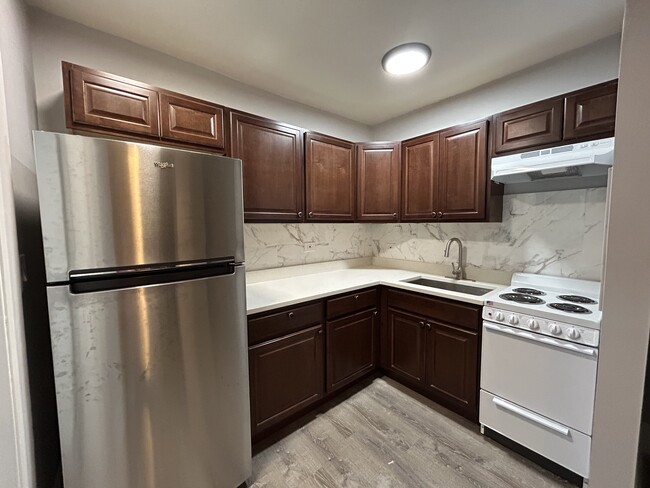 Photo - 6956 N Ashland Ave Unidad 108 Rental