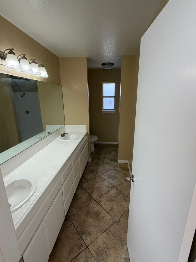 Master Bathroom - 3865 Rexford Dr